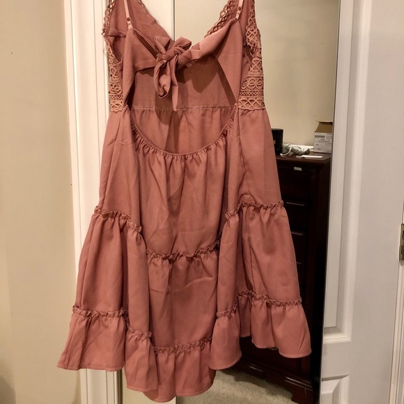 Francesca's Collections Dresses & Skirts - Babydoll ruffled / tiered mini dress | bow back